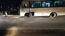 «Это норма!»: на Суворовском у маршрутки прямо на ходу отвалилось колесо