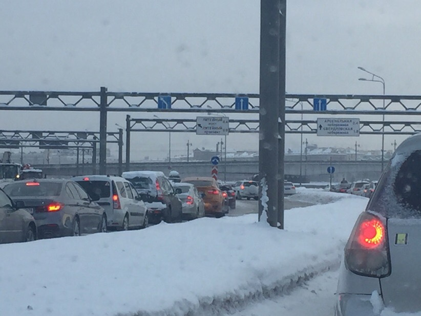 Перекрытые Пироговская набережная и заезд на Литейный мост