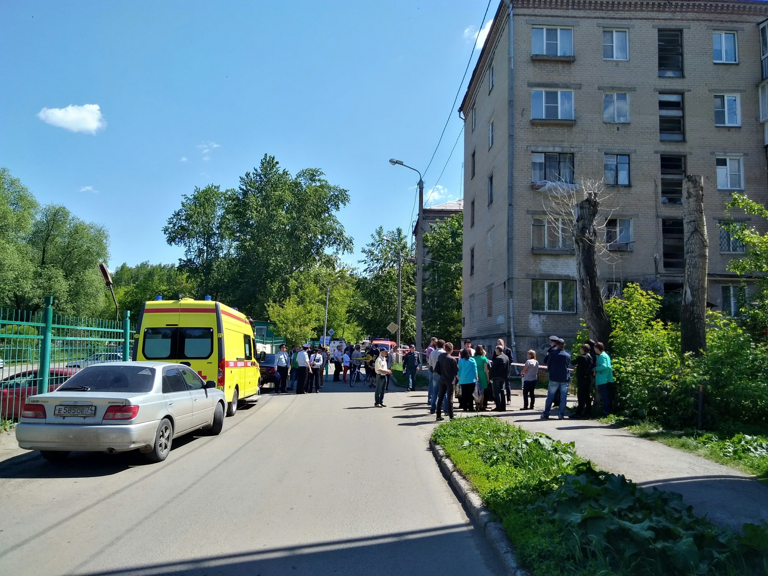 В больницу пострадавших доставил очевидец, реанимация приехала чуть позже В больницу пострадавших доставил очевидец, реанимация приехала чуть позже