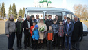 25 детей и все мальчишки: семье из Ярославской области подарили микроавтобус