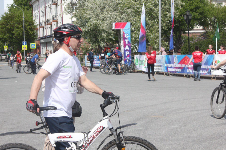 Сотрудник департамента по молодёжной политике Андрей Колычев наравне со всеми поучаствовал в велопробеге