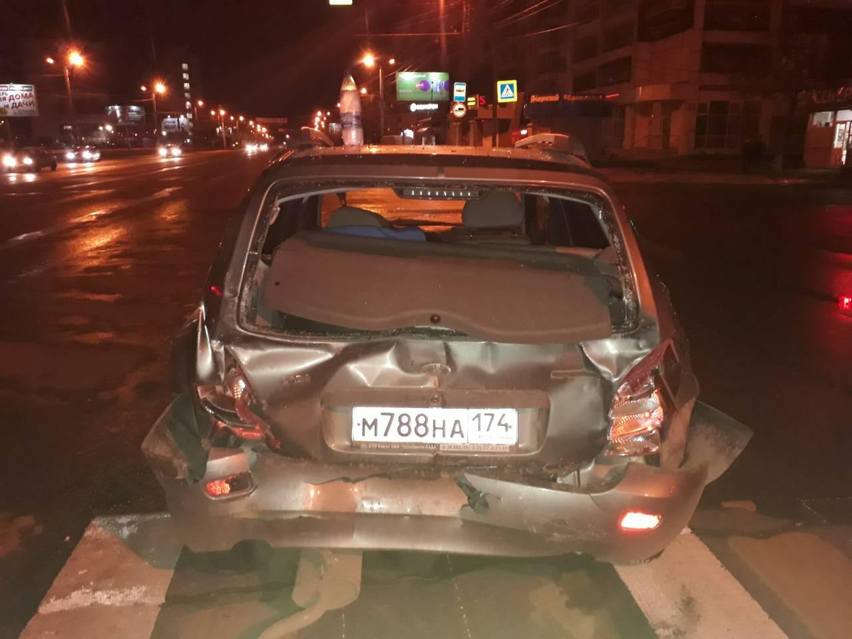 «Калина» попала под удар автобуса «Калина» попала под удар автобуса