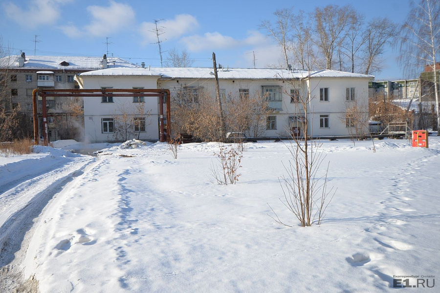 А вот соседний дом, Белинского, 250б – в нём ещё остались жители.