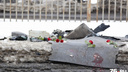 Родители погибших в страшном ДТП ярославцев привезли на место трагедии цветы