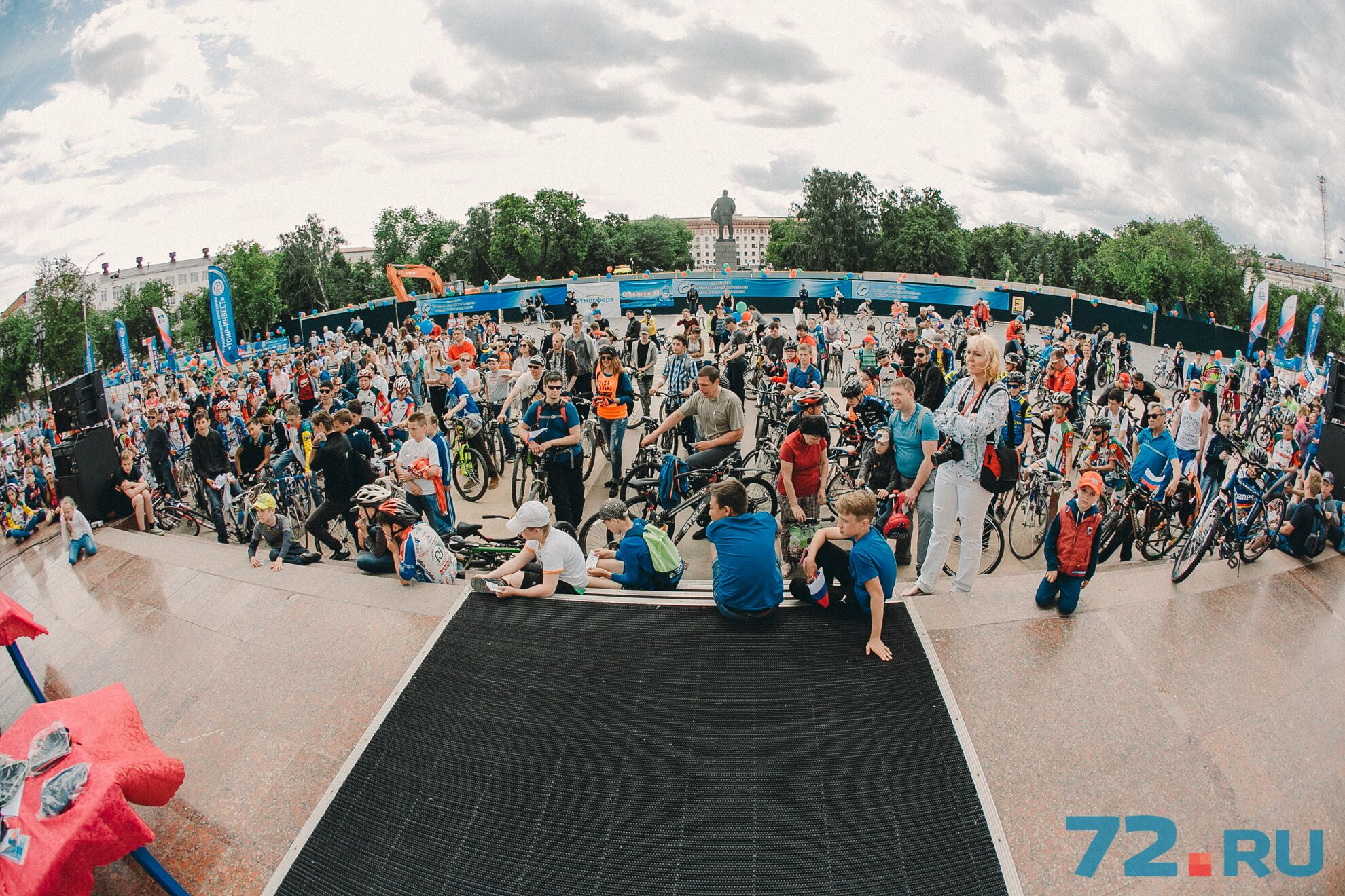 День рождения в тюмени. Празднование дня города в Тюмени. День города Тюмень. С днем рождения Тюмень. Тюмень днем.