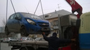 Должники на Южном Урале прокололи колёса и сняли аккумулятор с машины перед её арестом