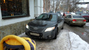 «Я паркуюсь как…»: автохамы против колясок, захватчики дворов и другие нарушители правил