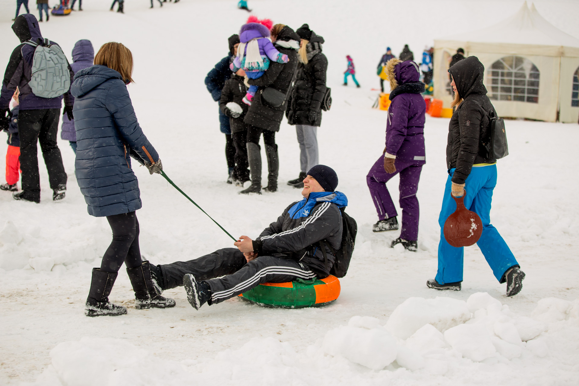 Девушка в проруби. Снег в москве. Зимой будет 18. Зимой будет 18. Зимой будет 18.