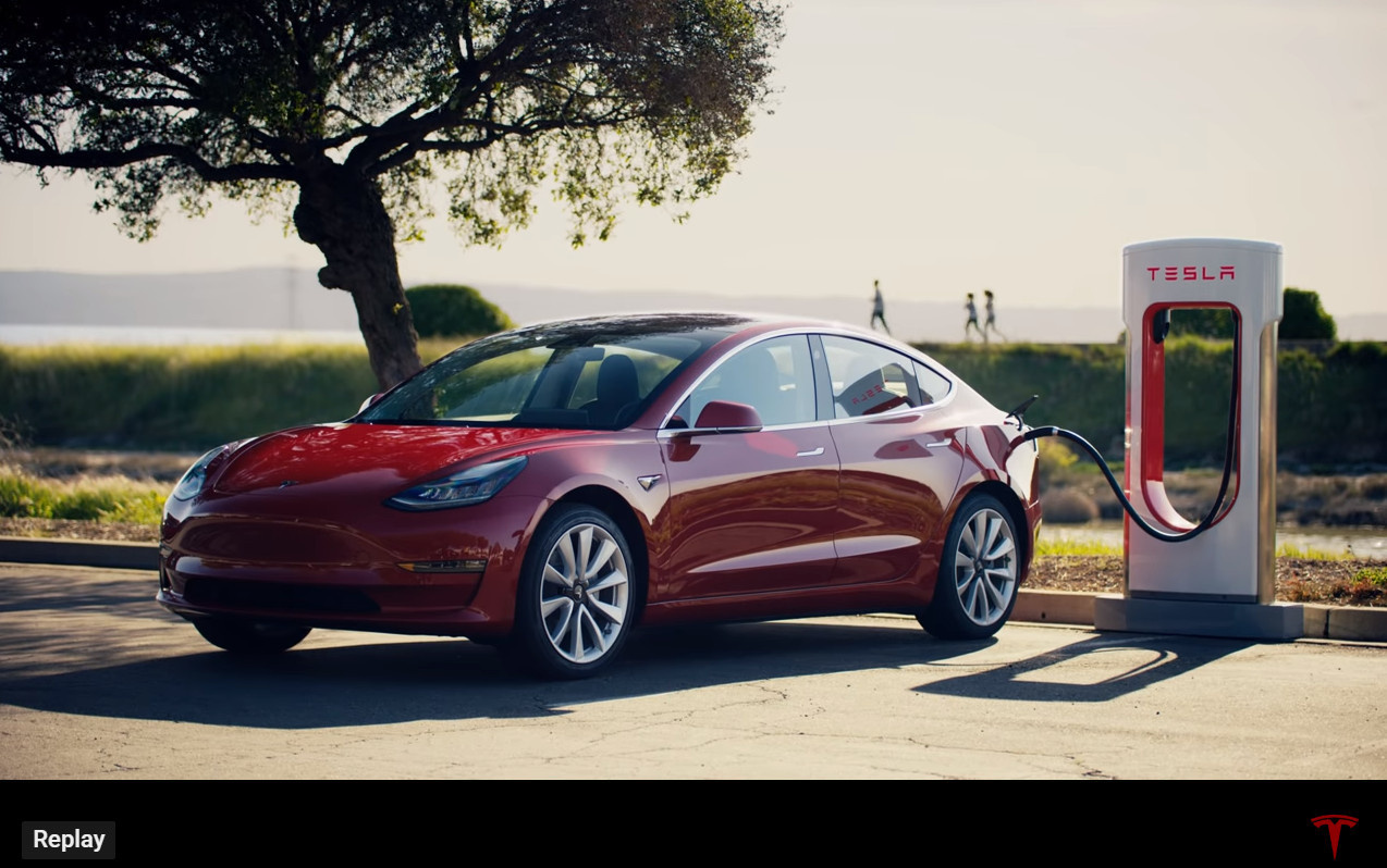 Кадр из видео Tesla в YouTube