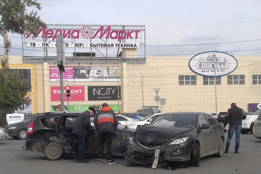 Водитель «Лада-Приора» не уступил дорогу автомобилю Mazda Водитель «Лада-Приора» не уступил дорогу автомобилю Mazda