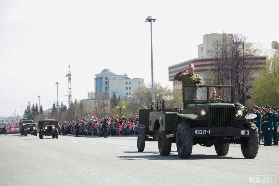 Парад в пышме. Парад в верхней Пышме 2015. СТЗ на параде в верхней Пышме. Парад в верхней Пышме.