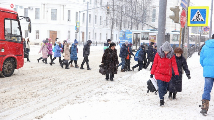 ДТП и пробки: последствия снегопада в Ярославле в режиме онлайн