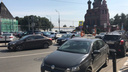 В центре Ярославля устроили парковочный коллапс