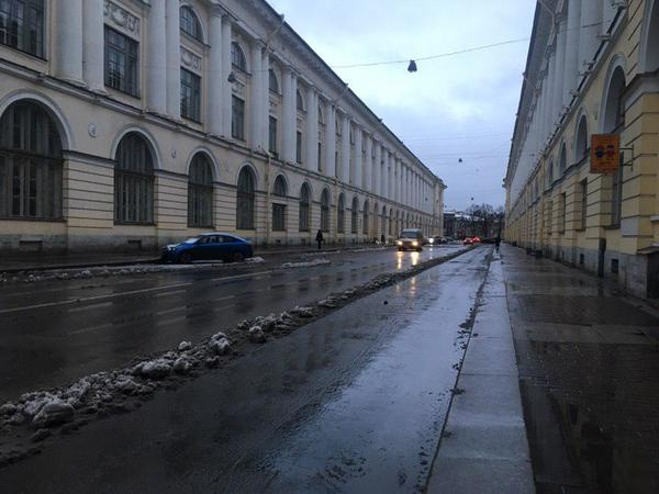 улица Зодчего Росси после уборки 8 декабря 2019 года / автор фото - «Фонтанка.ру»