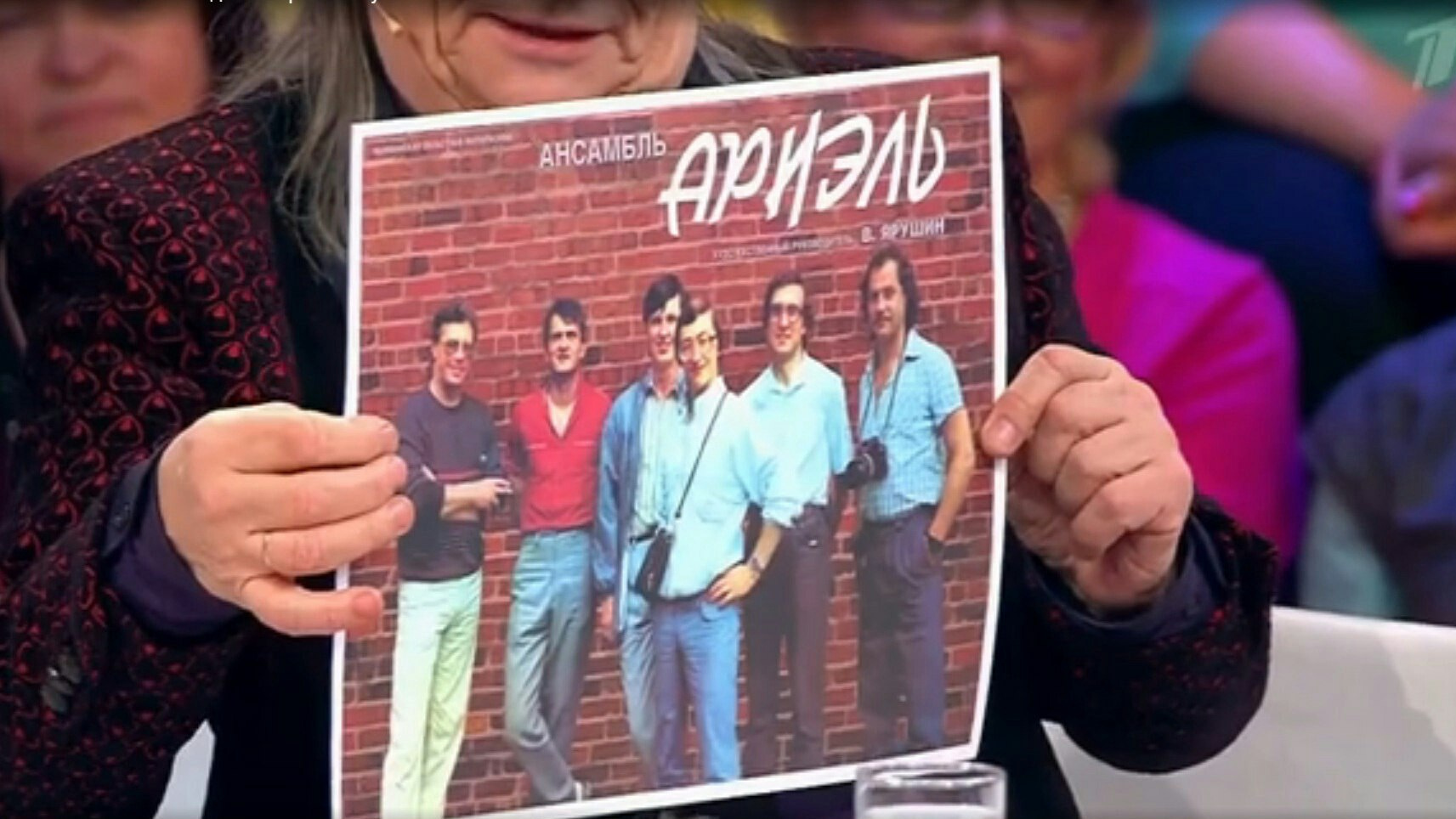 Афишу, снятую у стены челябинской филармонии, поклонники назвали «Перед расстрелом» Афишу, снятую у стены челябинской филармонии, поклонники назвали «Перед расстрелом»