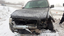 Вынесло с дороги: в Самарской области водитель Ford Explorer столкнулся с «двенашкой»