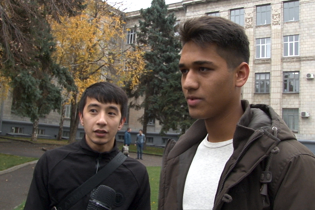 Молодые граждане Узбекистана ничего не слышали о Дне единства