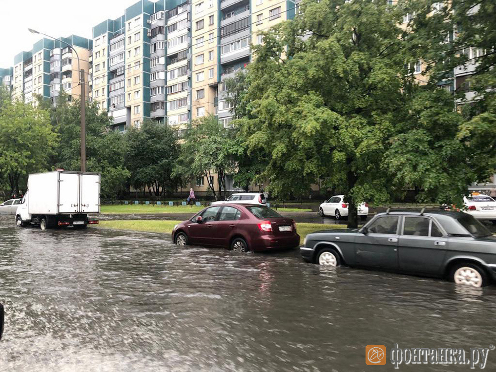 Потоп в районе улиц Парашютной и Новикова