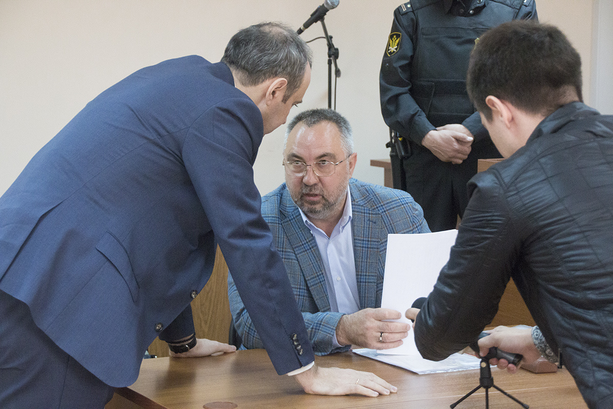 Адвокат Евгений Белов просил суд запретить фото и видеосъемку подзащитного