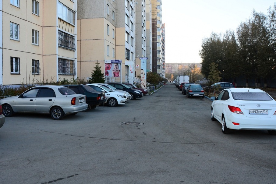 Первый прецедент с эвакуацией автомобилей с дворовых тротуаров, известный нам, случился на улице Двинской. Но случай оказался не единичным Первый прецедент с эвакуацией автомобилей с дворовых тротуаров, известный нам, случился на улице Двинской. Но случай оказался не единичным