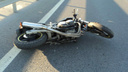 В Приморском районе мотоциклист сбил пешехода и покалечился сам