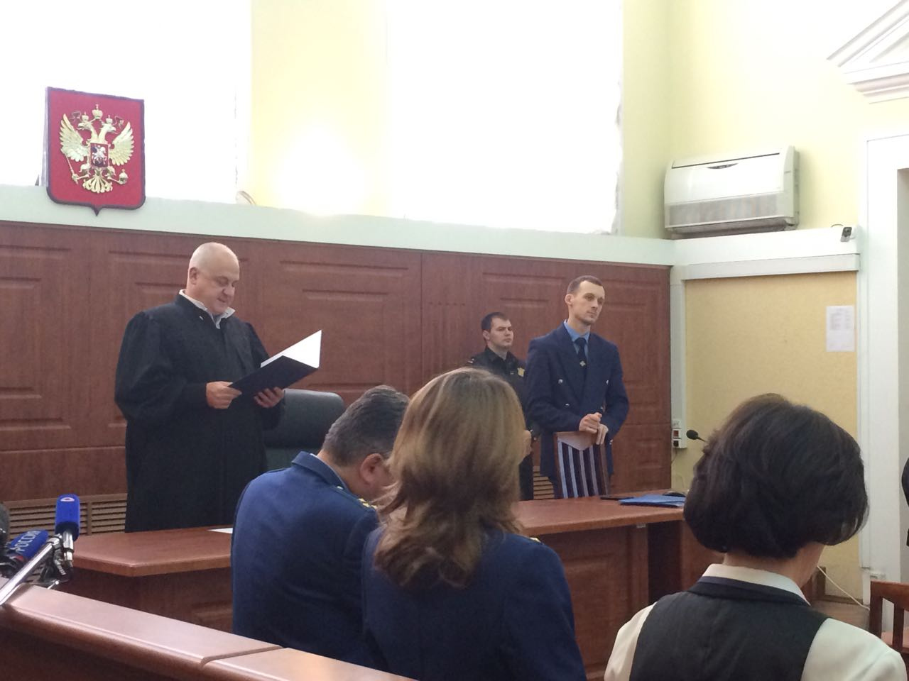 Судебное заседание продолжается