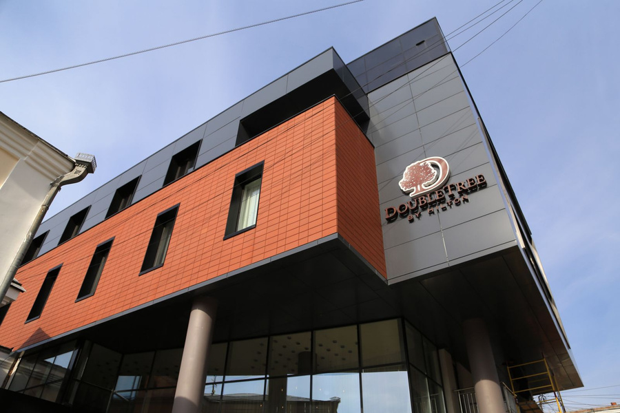 DoubleTree by Hilton: «Один из лучших отелей города с прекрасным расположением и персоналом. При заезде предлагают свежевыпеченное печенье. Это фишка отеля данной сети!» DoubleTree by Hilton: «Один из лучших отелей города с прекрасным расположением и персоналом. При заезде предлагают свежевыпеченное печенье. Это фишка отеля данной сети!»