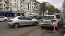 На Полевой — Мичурина водитель Volkswagen сбил двух пешеходов на тротуаре