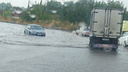 Объездную дорогу и дворы в Александровке затопило после ливня