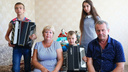Счастливы вместе: супруги из Ростовской области приютили троих сирот