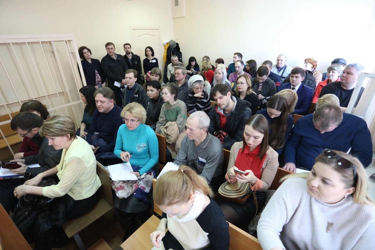 Большинство потерпевших высказалось за возвращение дела на доследование, но судья им отказала Большинство потерпевших высказалось за возвращение дела на доследование, но судья им отказала