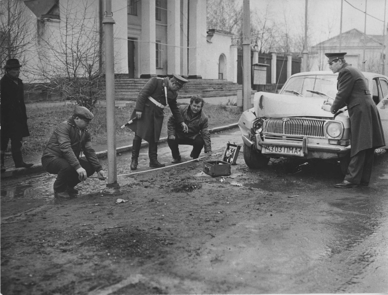 Советская преступность. Милиция СССР на месте преступления. Автомобильные аварии в 1960 году. ГАИ 1990. Госавтоинспекция 1936 год.