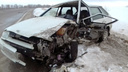 Смяло «в гармошку»: водитель ВАЗ-2114 из Самарской области врезался во встречный грузовик