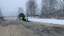 Ремонт дорог по-русски: асфальт кидали в снег и лужи