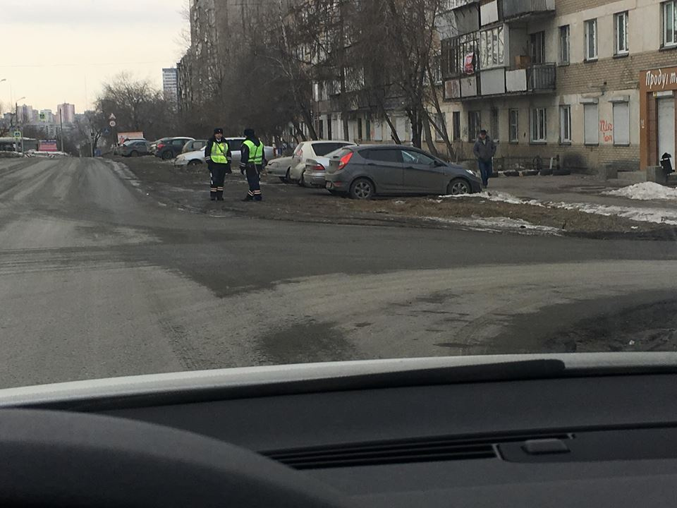Рядом дежурит наряд ДПС Рядом дежурит наряд ДПС