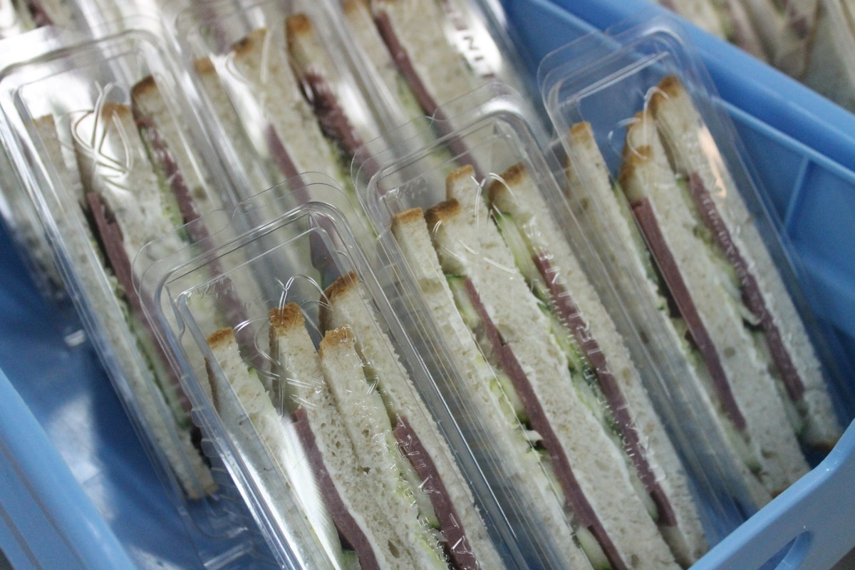 Сейчас на внутренних авиалиниях обычно ограничиваются сэндвичами