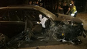 В Тольятти Mercedes снес пассажирскую дверь о столб