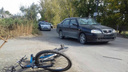 Девочка попала в больницу, угодив на велосипеде под машину в Челябинске