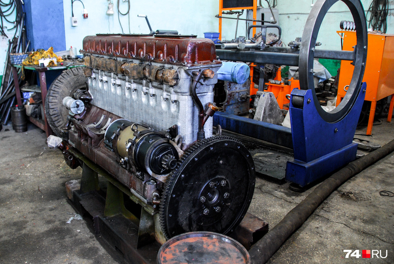 Дизель В-2 лёг в основу ряда шестицилиндровых двигателей вроде этого В-6 — по сути, половинки V12