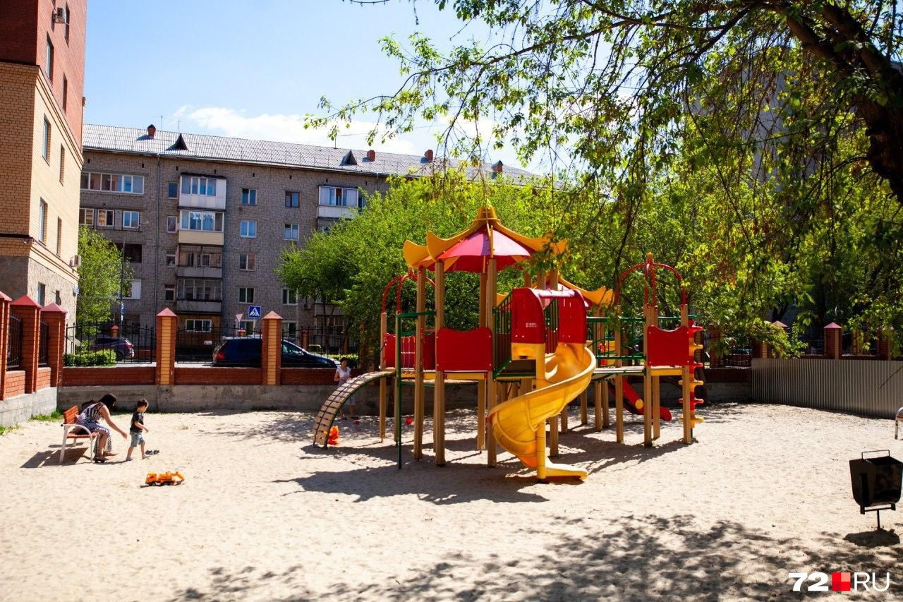 Детская площадка во дворе улицы Циолковского