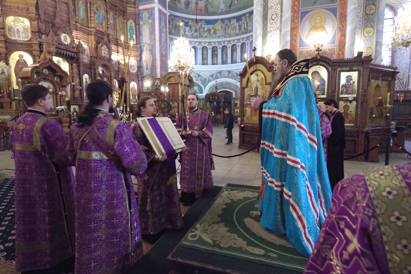 Подобные крестные ходы с этой иконой будут совершаться во всех районных центрах Нижегородской епархии Подобные крестные ходы с этой иконой будут совершаться во всех районных центрах Нижегородской епархии