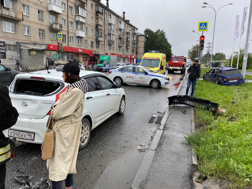 В результате аварии два человека оказались в больнице В результате аварии два человека оказались в больнице