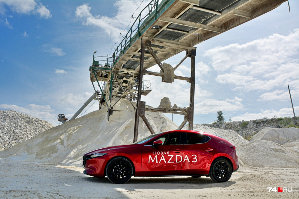Mazda3 разработана и собирается в Японии, поэтому левое расположение лючка не удивляет