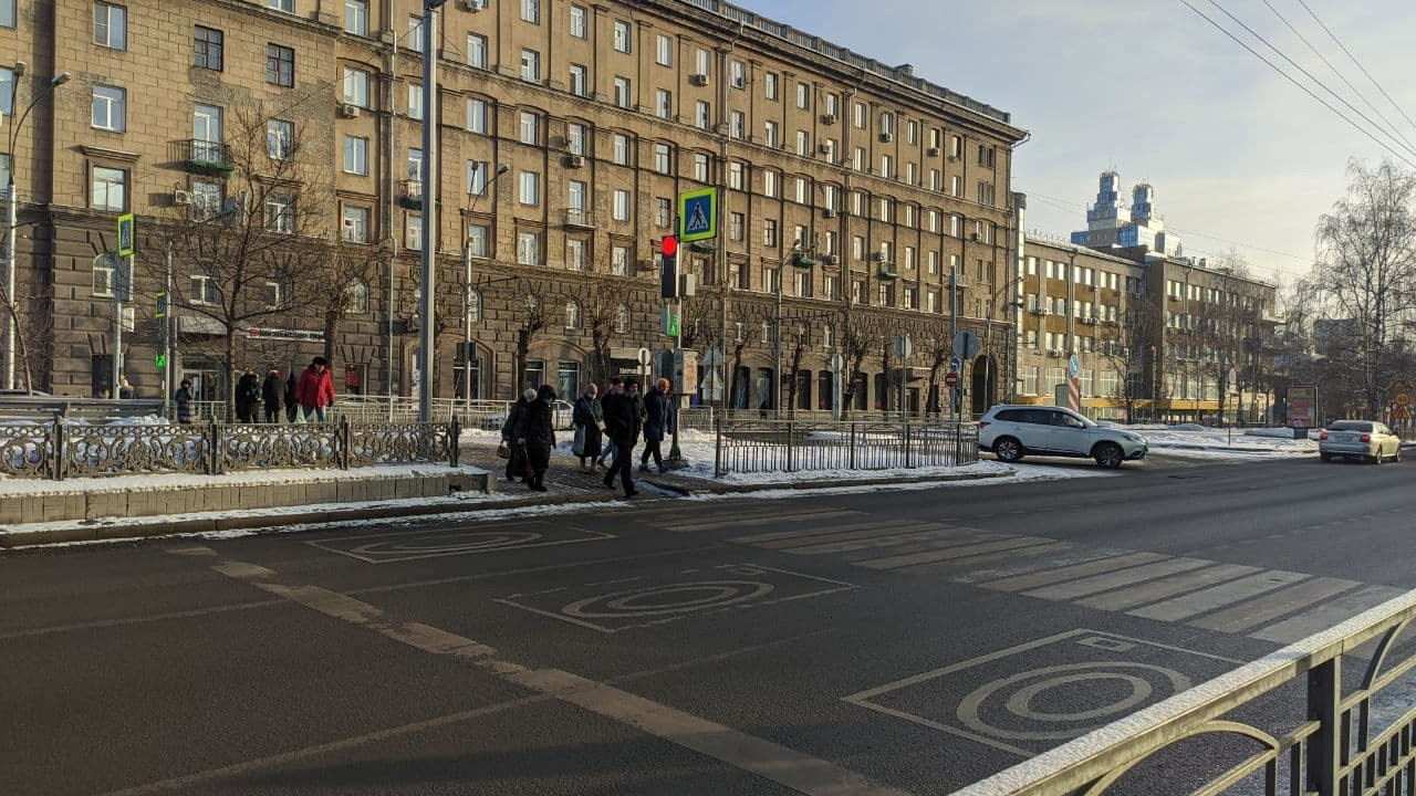 Иллюзия свободных дорог: как в центре Новосибирска издеваются над пешеходами в угоду автомобилистам