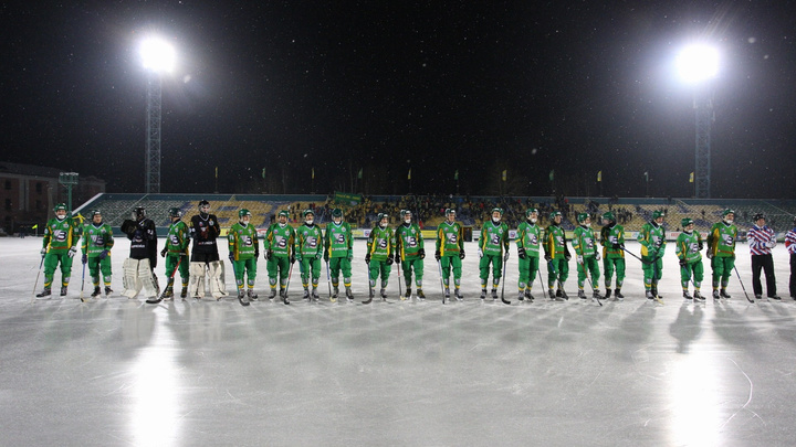 «Водник» обыграл «Мурмана» в матче чемпионата России по хоккею с мячом