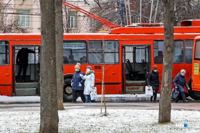 А вот в Нижнем Новгороде общественный транспорт почти пустой А вот в Нижнем Новгороде общественный транспорт почти пустой