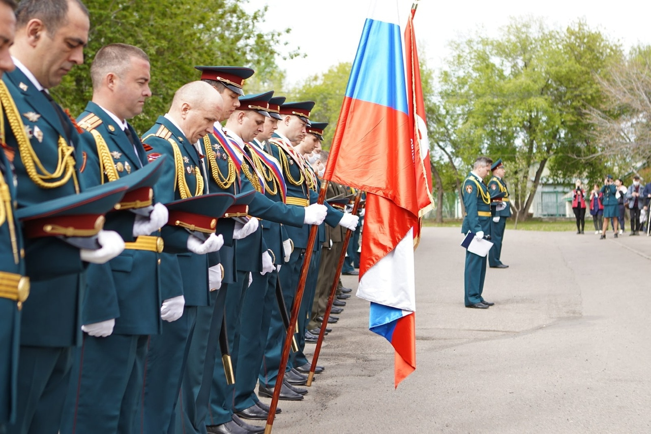 После парад исполнили несколько военных песен После парад исполнили несколько военных песен