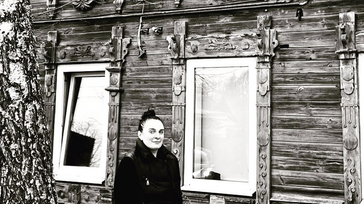 «У истоков!»: Елена Ваенга показала старинный дом деда в Нижегородской области