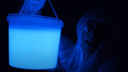 Блогер из Новосибирска потратил 100 тысяч, чтобы осветить темную комнату при помощи химии. Вот что вышло