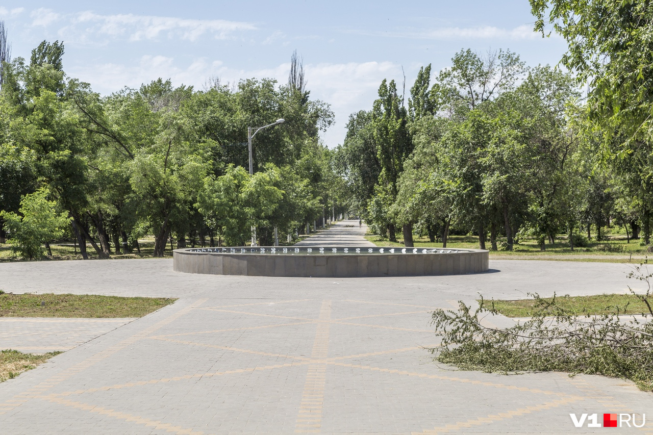 Улицы победы волгоград. Парк 70 летия Победы Волгоград. Парк 70 летия Победы Волгоград Краснооктябрьский район. Краснооктябрьский парк в Волгограде. Сквер 70 летия Победы Волгоград.